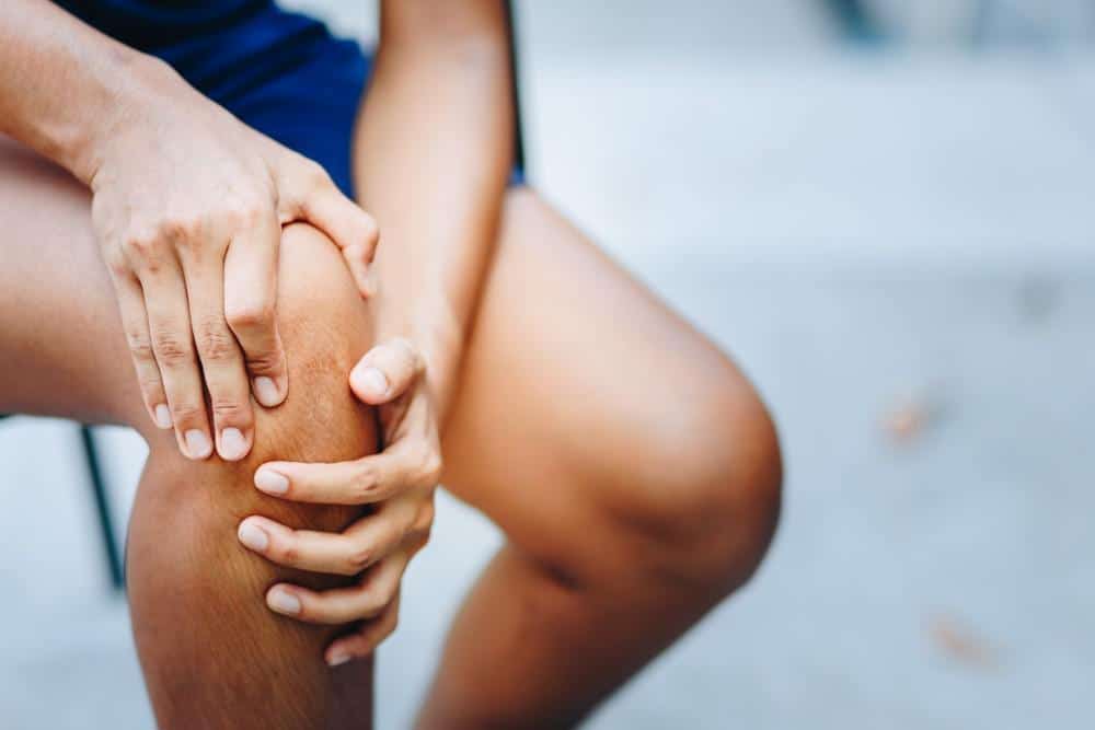 Knee pain relief in sports medicine clinic, professional treatment for sports injuries, expert knee injury management, rehabilitation services for athletes, pain management for sports-related knee issues.